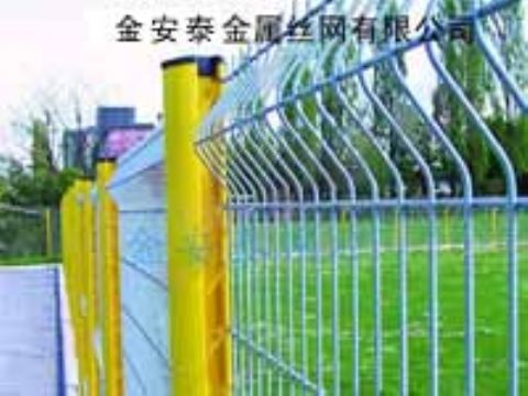 Curvy Wire Mesh Fence